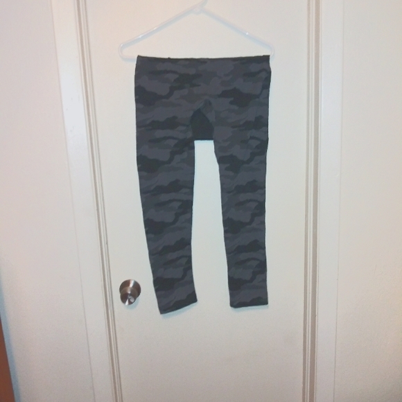 Zac & Rachel Other - Zac & Rachel Fleece Lined Leggings Black Grey Camo Pattern Size 0X/1X